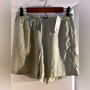 Uniqlo Shoer- size small never used